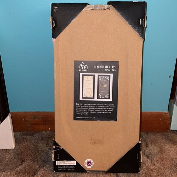 NWT wall decor    - Picture 3 of 4